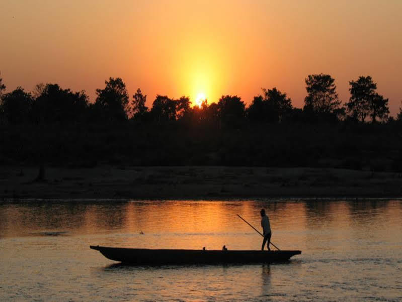 Отель Siddhartha Wildlife Retreat Meghauli Экстерьер фото