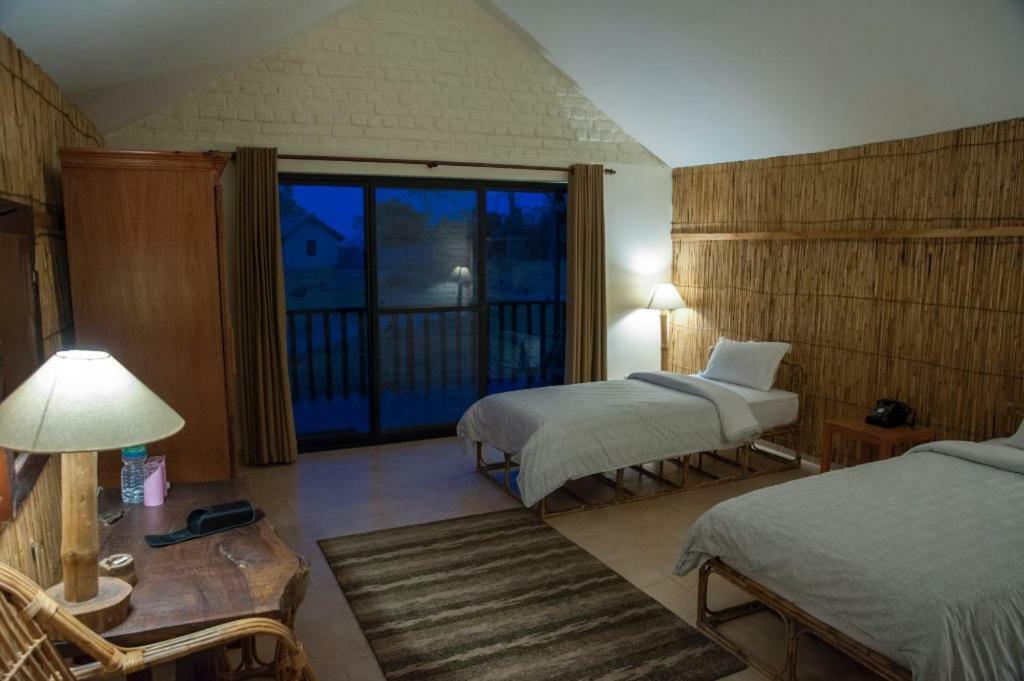 Отель Siddhartha Wildlife Retreat Meghauli Экстерьер фото